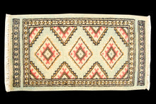Lade das Bild in den Galerie-Viewer, Kashmir Wool Carpet CM 60x34 Pakistan Rugs
