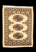Lade das Bild in den Galerie-Viewer, Kashmir Wool Carpet CM 60x45 Pakistan Rugs

