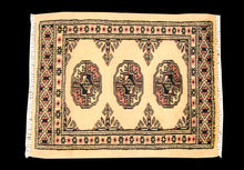 Lade das Bild in den Galerie-Viewer, Kashmir Wool Carpet CM 60x45 Pakistan Rugs
