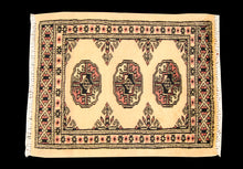 Lade das Bild in den Galerie-Viewer, Kashmir Wool Carpet CM 60x45 Pakistan Rugs
