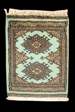 Carica l&#39;immagine nel visualizzatore di Gallery, Kashmir Wool Carpet CM 60x45 Pakistan Rugs
