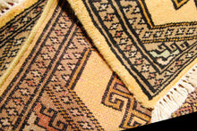 Carica l'immagine nel visualizzatore di Gallery, Kashmir Wool Carpet CM 60x45 Pakistan Rugs
