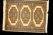 Carica l'immagine nel visualizzatore di Gallery, Kashmir Wool Carpet CM 60x45 Pakistan Rugs
