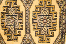 Carica l'immagine nel visualizzatore di Gallery, Kashmir Wool Carpet CM 60x45 Pakistan Rugs
