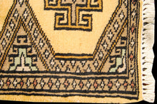 Carica l'immagine nel visualizzatore di Gallery, Kashmir Wool Carpet CM 60x45 Pakistan Rugs
