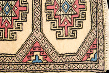 Carica l'immagine nel visualizzatore di Gallery, Kashmir Wool Carpet CM 60x45 Pakistan Rugs
