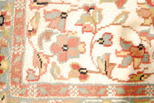 Carica l'immagine nel visualizzatore di Gallery, Kashmir Wool Carpet CM 60x40 Pakistan Rugs
