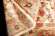 Carica l'immagine nel visualizzatore di Gallery, Kashmir Wool Carpet CM 60x40 Pakistan Rugs
