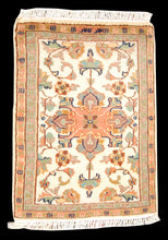 Lade das Bild in den Galerie-Viewer, Kashmir Wool Carpet CM 60x40 Pakistan Rugs
