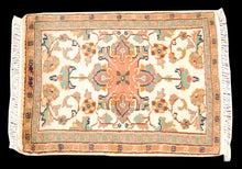Lade das Bild in den Galerie-Viewer, Kashmir Wool Carpet CM 60x40 Pakistan Rugs
