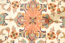 Lade das Bild in den Galerie-Viewer, Kashmir Wool Carpet CM 60x40 Pakistan Rugs
