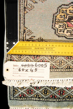 Carica l'immagine nel visualizzatore di Gallery, Kashmir Wool Carpet CM 60x45 Pakistan Rugs
