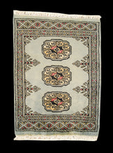 Lade das Bild in den Galerie-Viewer, Kashmir Wool Carpet CM 60x45 Pakistan Rugs
