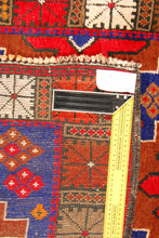 Carica l'immagine nel visualizzatore di Gallery, Genuine, Original Pure Wool Rug Rustic Handmad Carpet CM 140x93
