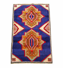 Lade das Bild in den Galerie-Viewer, Genuine, Original Pure Wool Rug Rustic Handmad Carpet CM 140x85
