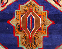 Carica l&#39;immagine nel visualizzatore di Gallery, Genuine, Original Pure Wool Rug Rustic Handmad Carpet CM 140x85
