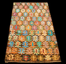 Carica l&#39;immagine nel visualizzatore di Gallery, Genuine, Original Pure Wool Rug Rustic Handmad Carpet 145x90 CM
