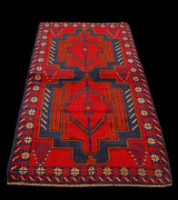 Carica l'immagine nel visualizzatore di Gallery, Genuine, Original Pure Wool Rug Rustic Handmad Carpet CM 190x99
