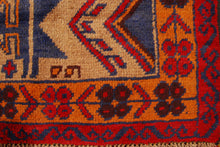 Carica l'immagine nel visualizzatore di Gallery, Genuine, Original Pure Wool Rug Rustic Handmad Carpet CM 185x105
