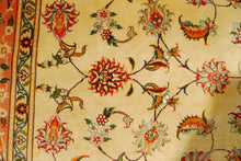 Carica l'immagine nel visualizzatore di Gallery, Authentic original hand knotted carpet 200x200 CM
