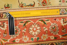 Carica l'immagine nel visualizzatore di Gallery, Authentic original hand knotted carpet 200x200 CM
