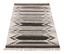 Carica l'immagine nel visualizzatore di Gallery, Elegant Original Authentic Hand Made Carpet 200x140 CM
