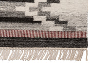 Carica l'immagine nel visualizzatore di Gallery, Elegant Original Authentic Hand Made Carpet 200x140 CM
