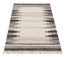 Carica l'immagine nel visualizzatore di Gallery, Elegant Original Authentic Hand Made Carpet 200x140 CM
