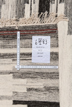 Carica l&#39;immagine nel visualizzatore di Gallery, Elegant Original Authentic Hand Made Carpet 200x140 CM
