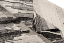 Carica l'immagine nel visualizzatore di Gallery, Elegant Original Authentic Hand Made Carpet 200x140 CM
