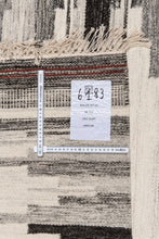 Carica l'immagine nel visualizzatore di Gallery, Elegant Original Authentic Hand Made Carpet 200x140 CM
