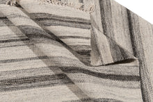 Lade das Bild in den Galerie-Viewer, Elegant Original Authentic Hand Made Carpet 200x140 CM
