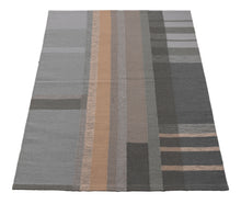 Lade das Bild in den Galerie-Viewer, Elegant Original Authentic Hand Made Carpet 200x140 CM
