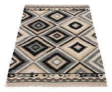 Carica l'immagine nel visualizzatore di Gallery, Elegant Original Authentic Hand Made Carpet 200x140 CM
