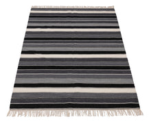 Lade das Bild in den Galerie-Viewer, New Design Original Authentic Hand Made Kilim 200x140 CM
