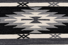 Lade das Bild in den Galerie-Viewer, New Design Original Authentic Hand Made Kilim India 200x140 CM
