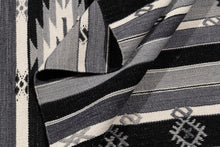 Lade das Bild in den Galerie-Viewer, New Design Original Authentic Hand Made Kilim India 200x140 CM

