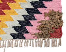 Carica l'immagine nel visualizzatore di Gallery, New Design Original Authentic Hand Made Kilim India 200x140 CM
