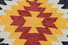 Carica l'immagine nel visualizzatore di Gallery, New Design Original Authentic Hand Made Kilim India 200x140 CM
