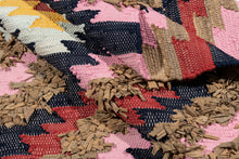 Carica l'immagine nel visualizzatore di Gallery, New Design Original Authentic Hand Made Kilim India 200x140 CM
