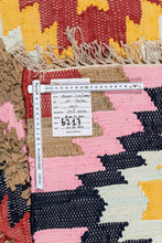 Carica l'immagine nel visualizzatore di Gallery, New Design Original Authentic Hand Made Kilim India 200x140 CM
