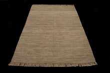 Carica l&#39;immagine nel visualizzatore di Gallery, New Design Original Authentic Hand Made Kilim India 220x140 CM
