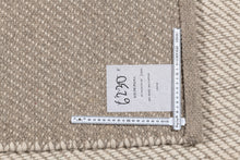 Carica l'immagine nel visualizzatore di Gallery, New Design Original Authentic Hand Made Kilim India 200x140 CM
