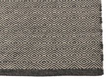 Carica l'immagine nel visualizzatore di Gallery, New Design Original Authentic Hand Made Kilim India 200x140 CM
