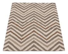 Carica l'immagine nel visualizzatore di Gallery, New Design Original Authentic Hand Made Kilim India 200x140 CM
