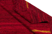Carica l&#39;immagine nel visualizzatore di Gallery, New Design Original Authentic Hand Made kilim Silk India 210x140 CM
