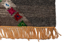 Carica l'immagine nel visualizzatore di Gallery, New Design Original Authentic Hand Made Kilim India 230x160 CM
