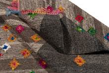 Carica l'immagine nel visualizzatore di Gallery, New Design Original Authentic Hand Made Kilim India 230x160 CM
