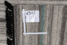 Carica l'immagine nel visualizzatore di Gallery, New Design Original Authentic Hand Made Kilim 210x140 CM
