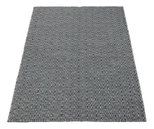 Lade das Bild in den Galerie-Viewer, New Design Original Authentic Hand Made Kilim 200x140 CM
